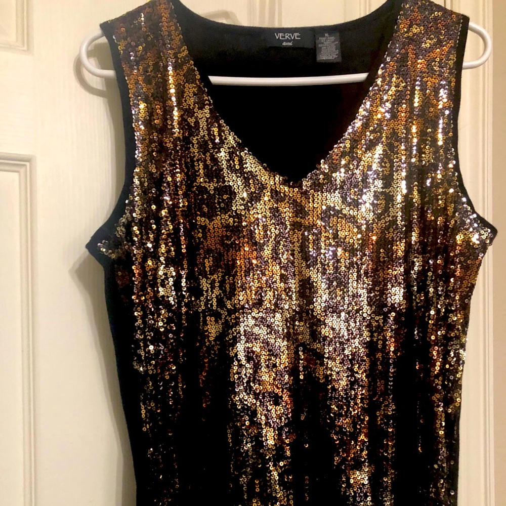 Leopard pattern sequence blouse.